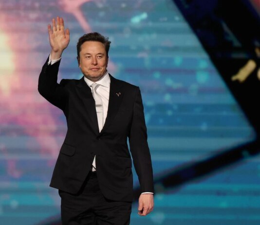 Акции SpaceX упали на 5% после первого отчёта, несмотря на рекордный рост доходов