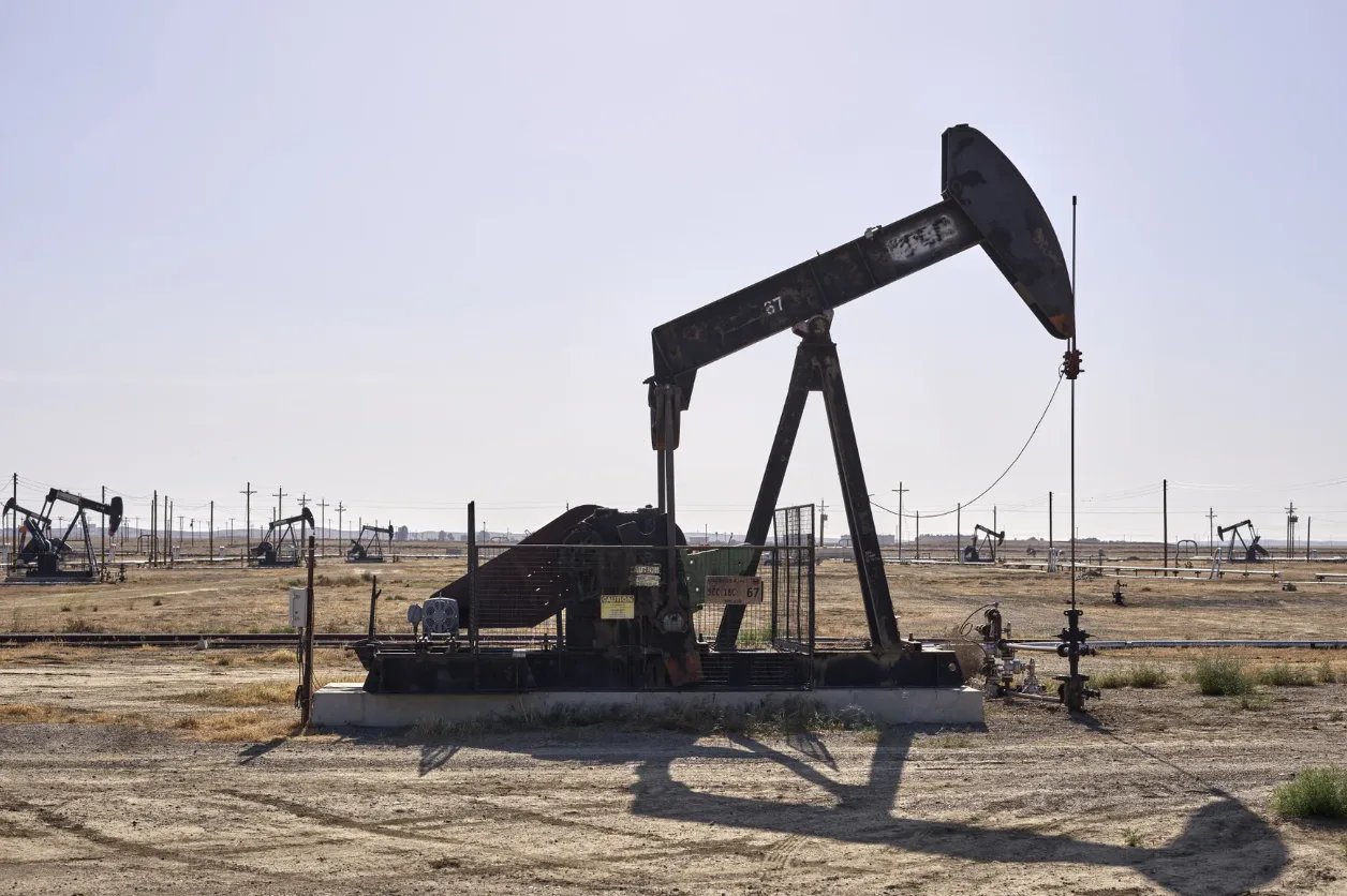 США прогнозируют перебои с поставками нефти из-за войны в Иране до 2027 года