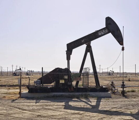 Азиатские акции готовятся к росту, а нефть дешевеет на фоне переговоров США и Ирана