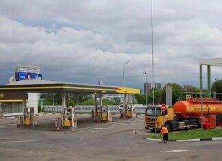 россия впервые импортировала бензин из Марокко из-за дефицита топлива на внутреннем рынке — Reuters