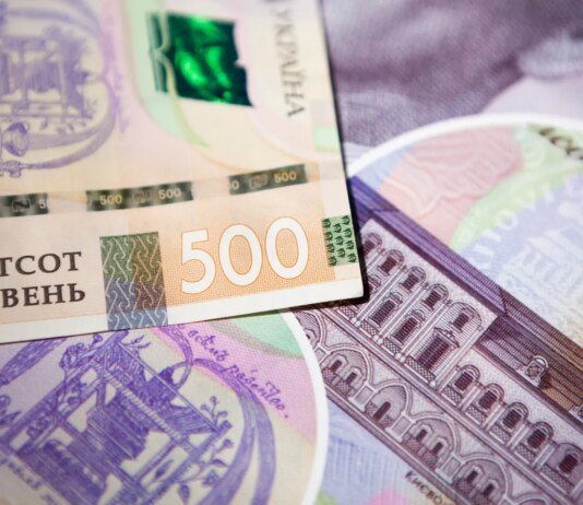 Средняя зарплата в госорганах за год выросла на 7 тысяч — Минфин