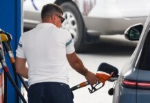 В Красноярске перед визитом Путина резко упали цены на бензин и исчезли ограничения на его продажу — СМИ