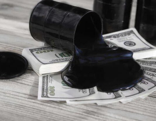 Цены на нефть упали ниже 80 долларов за баррель