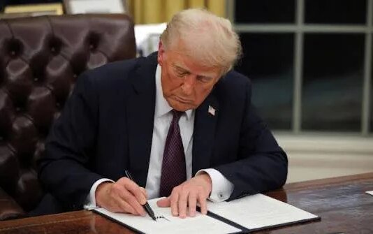 Трамп продлил на 90 дней разрешение иностранным судам перевозить нефть между портами США