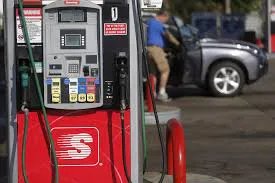 Американские чиновники предупреждают о росте цен на нефть и бензин из-за закрытия Ормузского пролива
