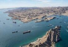 Через Ормузский пролив проходит почти 9 млн баррелей нефти в сутки
