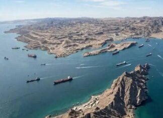Через Ормузский пролив проходит почти 9 млн баррелей нефти в сутки