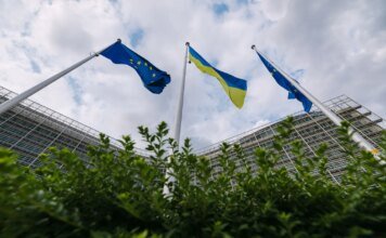 ЕС находится в контакте с Украиной по поводу €220 млн гранта для фермеров и следит за ситуацией в Чёрном море на фоне атак рф