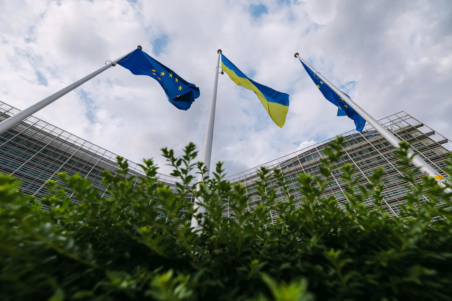 ЕС находится в контакте с Украиной по поводу €220 млн гранта для фермеров и следит за ситуацией в Чёрном море на фоне атак рф