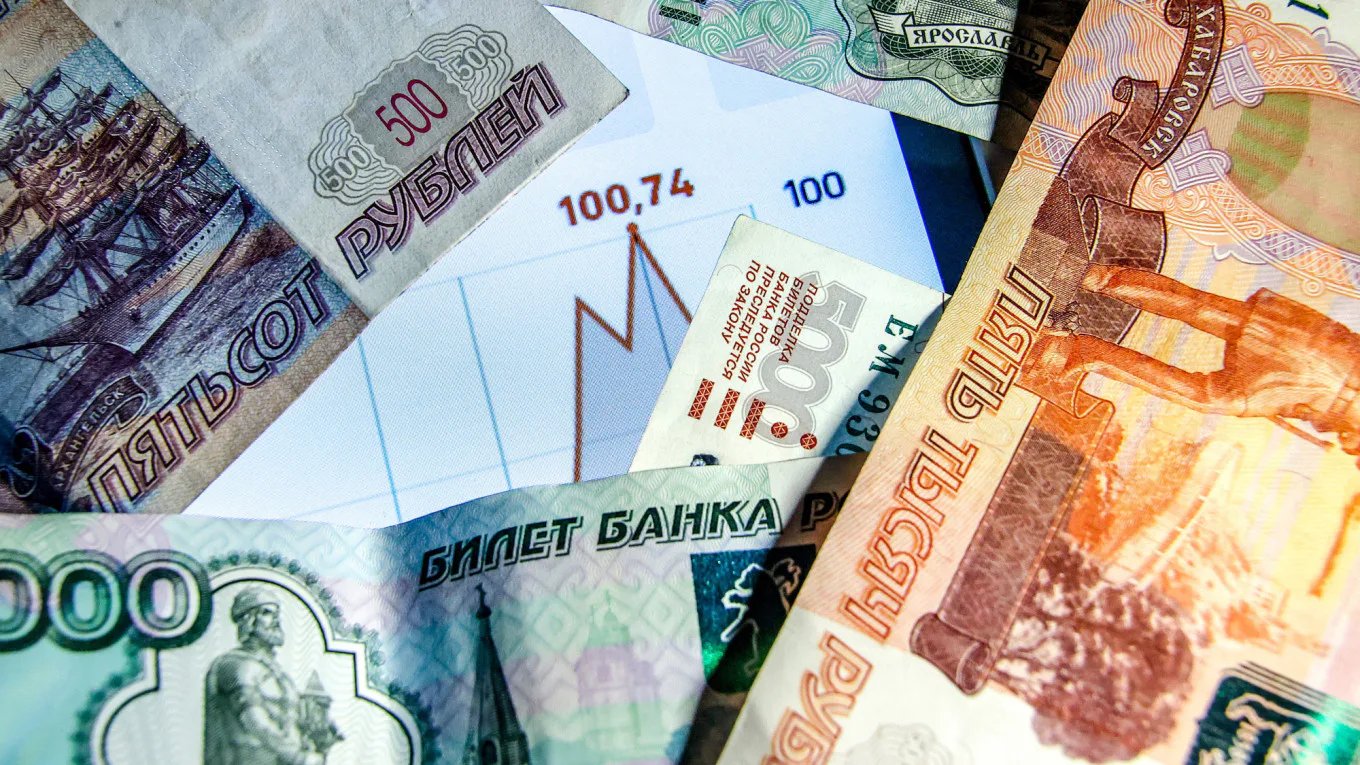 Дефицит бюджета рф уже вдвое превысил годовой план — Bloomberg