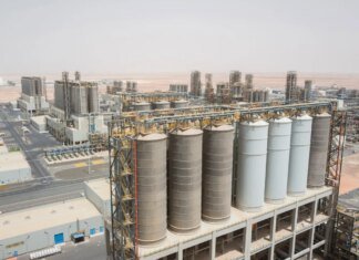 Тайные перевозки нефти через Ормузский пролив сдерживают рост мировых цен — Bloomberg