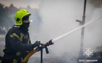 рф атаковала портовую инфраструктуру Одесской области: повреждено иностранное судно, 4 пострадавших