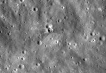 NASA показало кратер на Луне после падения обломка ракеты SpaceX