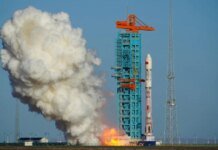 Китай впервые вернул первую ступень ракеты на землю