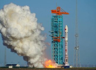 Китай впервые вернул первую ступень ракеты на землю