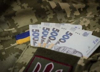 Зарплаты и боевые выплаты военных в 2026 году: кто и на какие суммы может рассчитывать