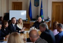 Корецкий обсудил с лидерами парламентских фракций и групп бюджетные вызовы на 2026–2027 годы