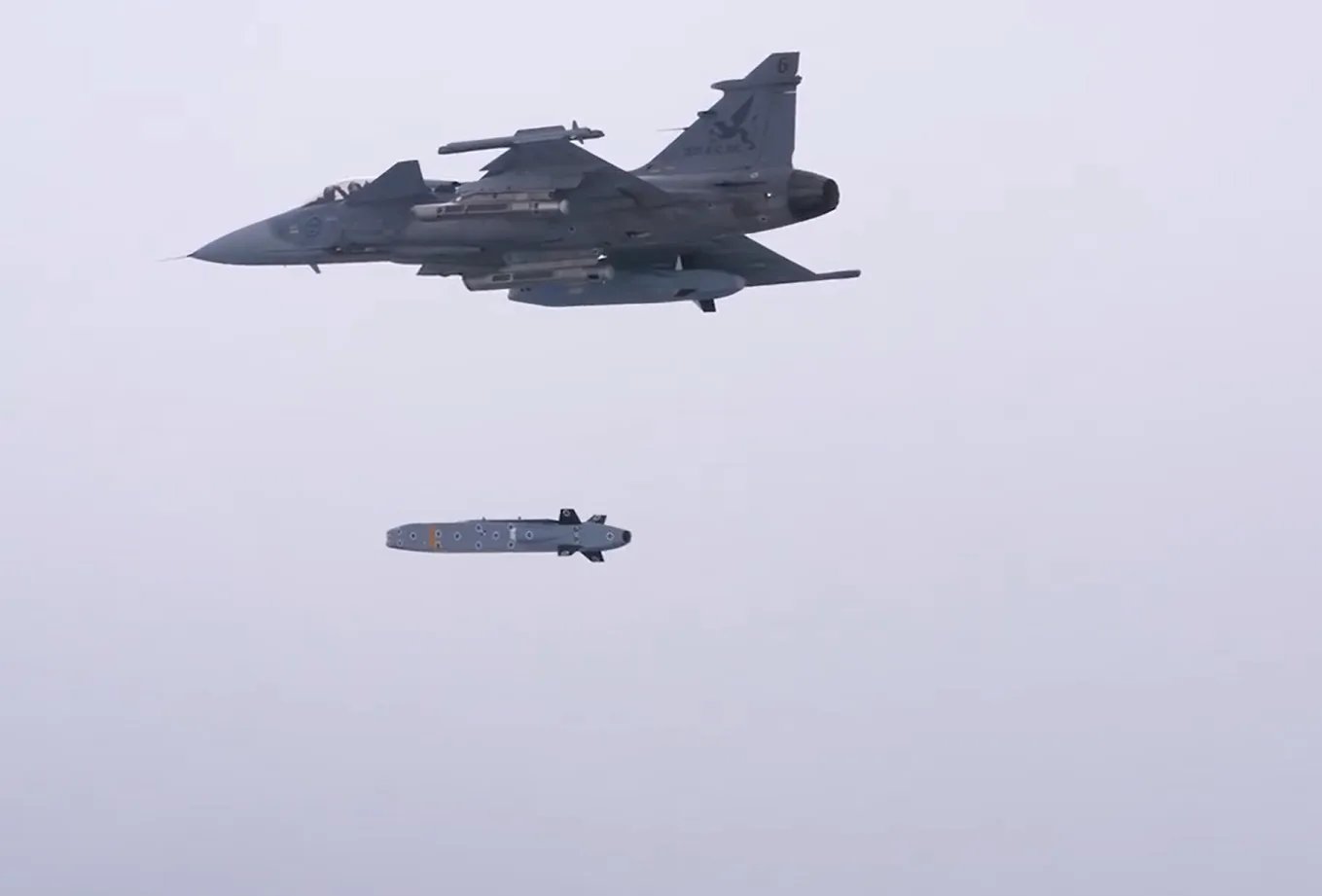 Швеция впервые запустила ракету Taurus с истребителя Gripen