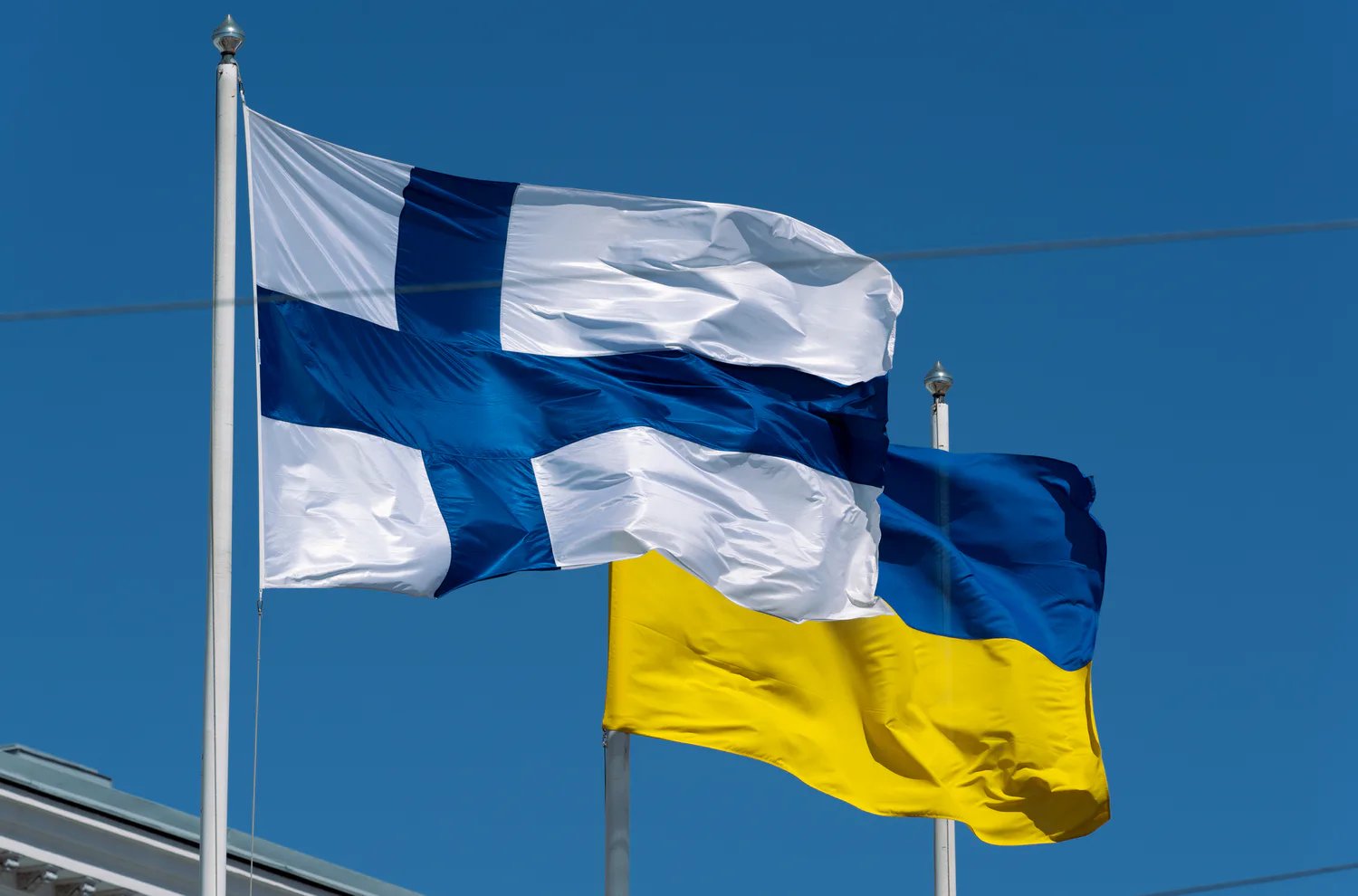 Украина и Финляндия договорились о совместном производстве дронов и наземных роботов