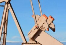 Нефть подешевела на фоне ожидания новых санкций США против Ирана