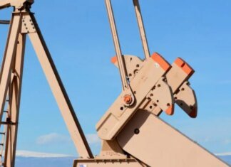 Нефть подешевела на фоне ожидания новых санкций США против Ирана