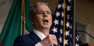 Бессент не ответил, готовы ли США ввести санкции против китайских банков