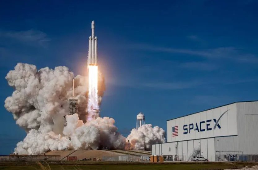Маск анонсировал запуск орбитальных дата-центров SpaceX в конце 2027 года