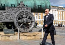 Из-за расходов на войну Россия сократила бюджетные расходы на 35% на фоне роста дефицита