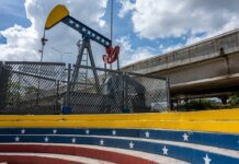 США ведут переговоры с Венесуэлой о масштабной нефтяной сделке — Axios