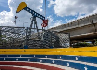 США ведут переговоры с Венесуэлой о масштабной нефтяной сделке — Axios