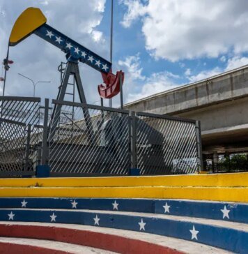 США ведут переговоры с Венесуэлой о масштабной нефтяной сделке — Axios