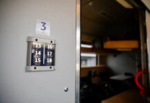 Около четырех десятков поездов все еще отстают от графика, но задержки в пути сокращаются