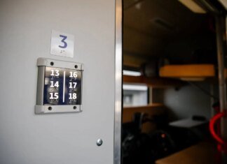 Около четырех десятков поездов все еще отстают от графика, но задержки в пути сокращаются