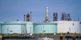 Нефть Brent подскочила на 1,6% почти до $90 за баррель из-за обострения на Ближнем Востоке