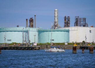 Нефть Brent подскочила на 1,6% почти до $90 за баррель из-за обострения на Ближнем Востоке