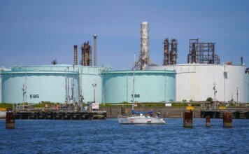 Нефть Brent подскочила на 1,6% почти до $90 за баррель из-за обострения на Ближнем Востоке