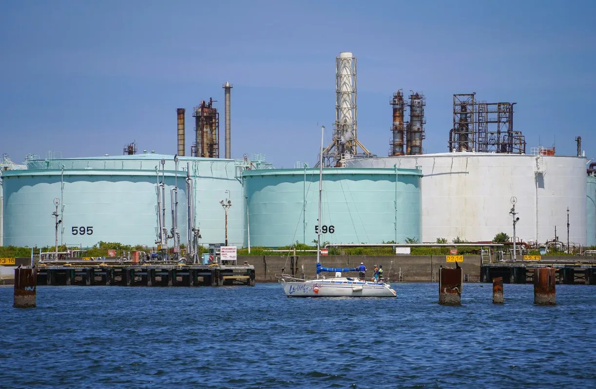 Нефть Brent подскочила на 1,6% почти до $90 за баррель из-за обострения на Ближнем Востоке