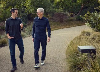 Тим Кук покидает должность CEO Apple: что изменилось за 15 лет и кто его заменит