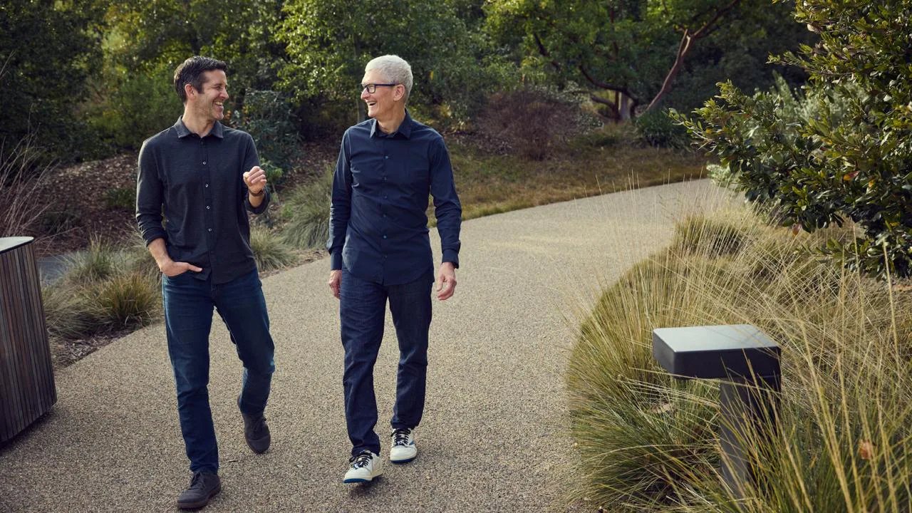 Тим Кук покидает должность CEO Apple: что изменилось за 15 лет и кто его заменит