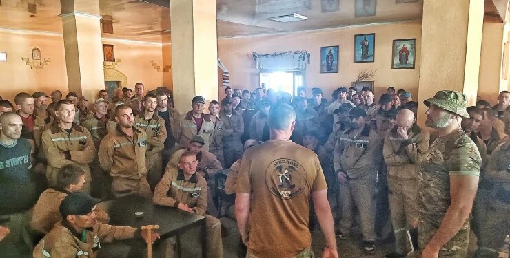 Эксосужденные смогут служить в ТЦК: Зеленский подписал закон о новых правах военнослужащих