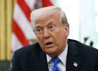 Могут подорожать ноутбуки и консоли: СМИ узнали о планах Трампа на новые пошлины