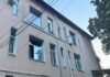 Россия ударила по территории детской больницы в Киеве, образовалась большая воронка (фото)