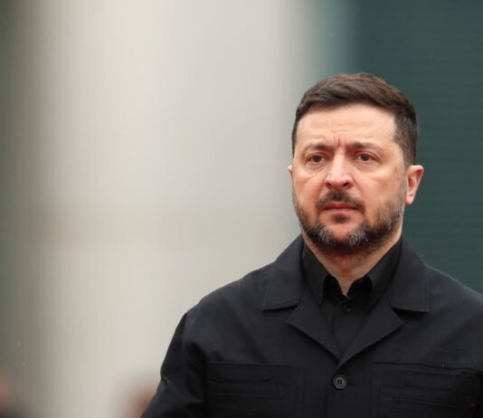 Зеленский поручил создать закон о защите национальных святынь Украины