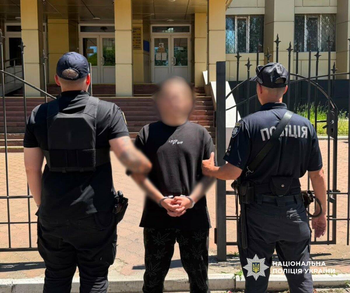 Ножом в грудь и костылем по голове: в Одессе будут судить двух мужчин за жестокие нападения