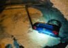 Дорога снова «проглотила» авто: в Одессе легковушка полностью провалилась под землю