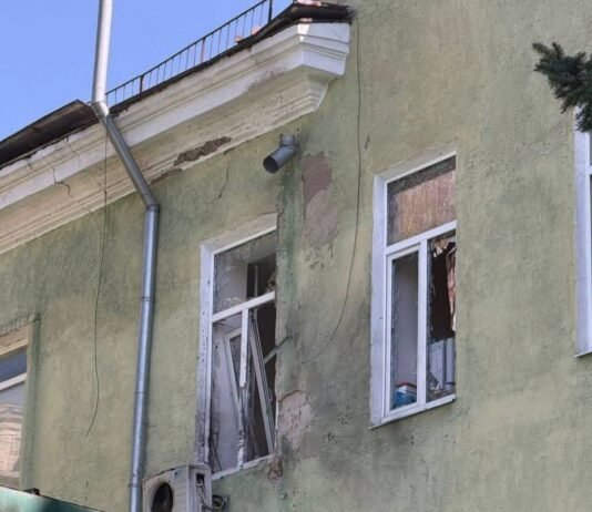 Россияне атаковали двумя дронами больницу в Краматорске