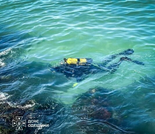 Волна накрыла и утащила в море: на пляже в Одессе исчез мужчина