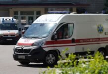 В Одессе на прохожего обрушился каменный склон (видео)