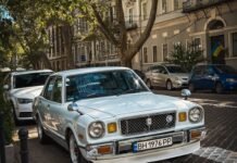 Японская классика: в Украине заметили премиальную Toyota 70-х в отличном состоянии (фото)