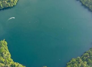 Погиб консул Германии во время купания в озере в Коста-Рике: был профессиональным дайвером